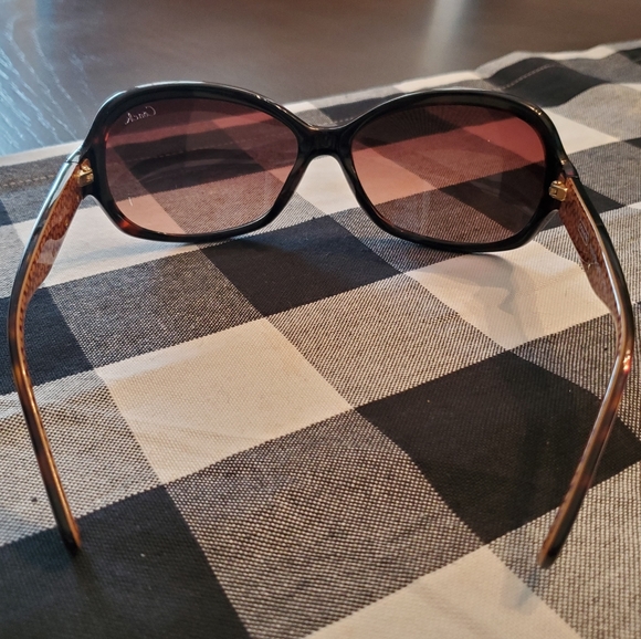 Coach Sunglaases - Picture 3 of 4